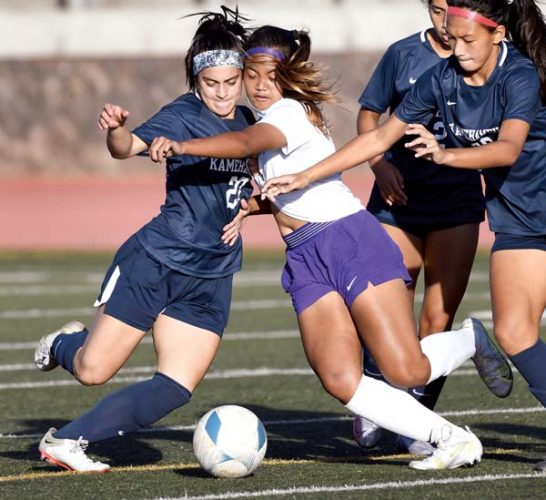 Warriors take down Chargers 2-1
